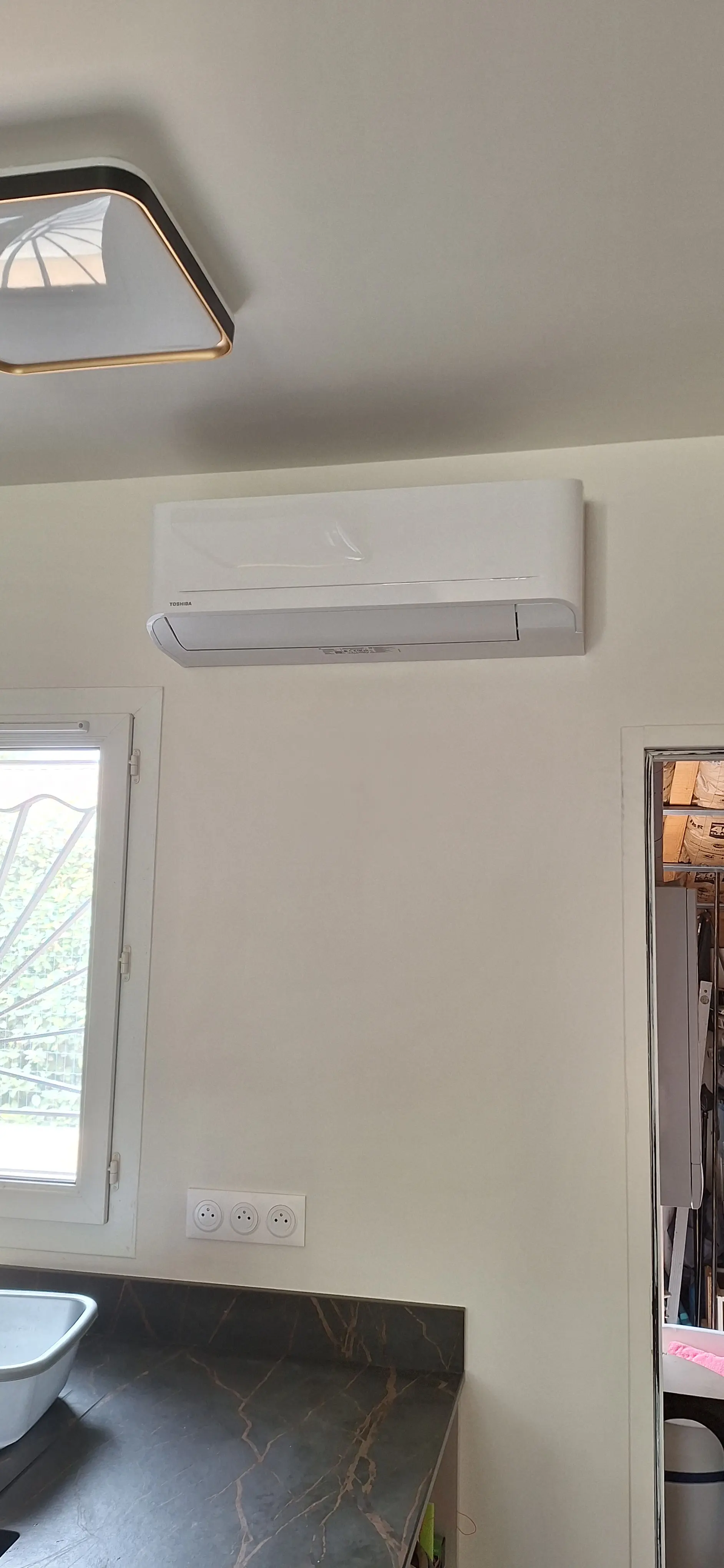 Pose de climatisation réversible intérieure par Tonelec à Carpentras